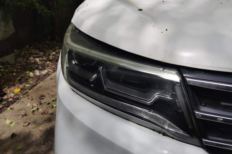 Used FORTHING Joyear X5 2017 Jingxiang Series 1.5T CVT Luxury Model Right Front Headlight