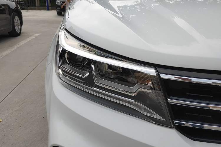 Used FORTHING Joyear X5 2017 Jingxiang Series 1.5T CVT Luxury Model Right Front Headlight