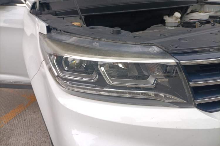 Used FORTHING Joyear X5 2017 Jingxiang Series 1.5T Manual Luxury Model Right Front Headlight