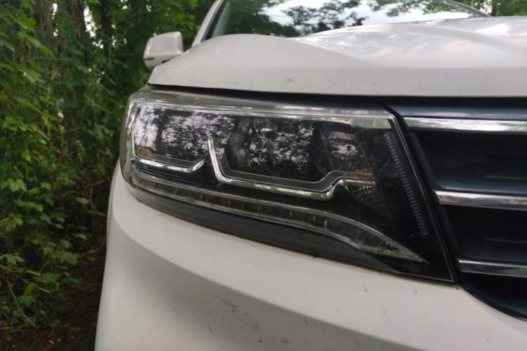 Used FORTHING Joyear X5 2017 Jingxiang Series 1.5T CVT Luxury Model Right Front Headlight