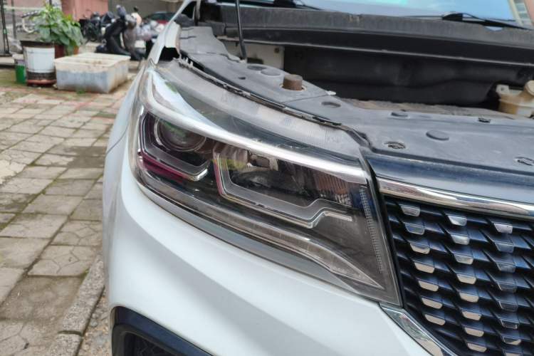 Used FORTHING Joyear X5 2017 1.6L CVT Luxury Model Right Front Headlight
