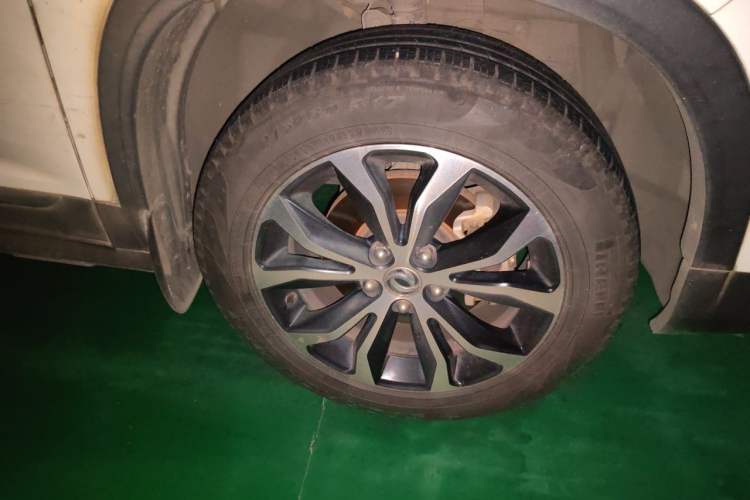 Used FORTHING Joyear X5 2017 1.6L CVT Luxury Model Right Front Wheel Hub