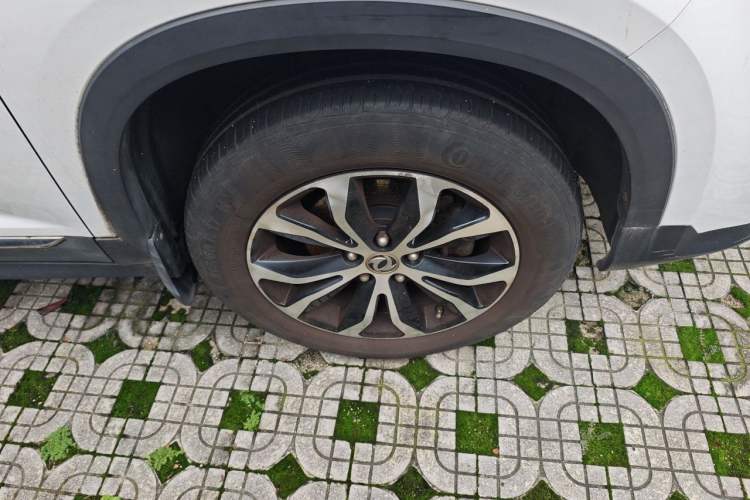 Used FORTHING Joyear X5 2017 1.6L CVT Luxury Model Right Front Wheel Hub