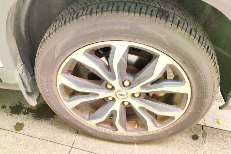 Used FORTHING Joyear X5 2017 2.0L Manual Luxury Version Right Front Wheel Hub