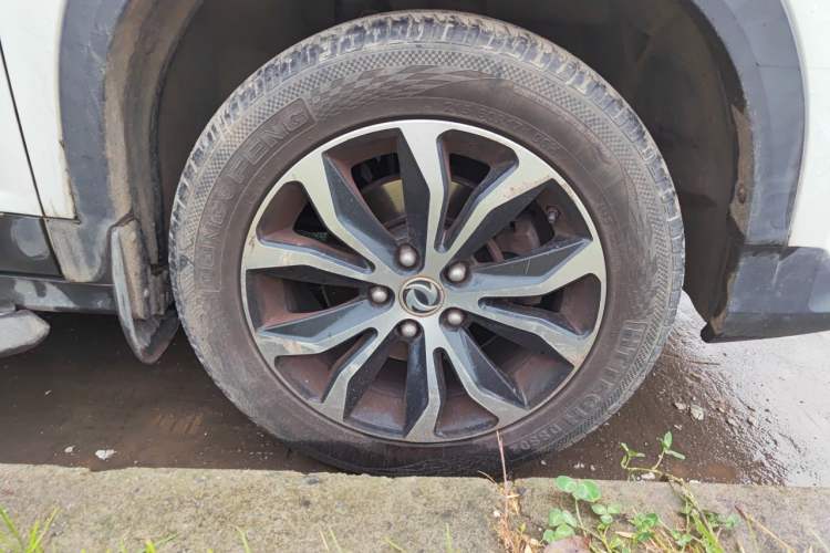 Used FORTHING Joyear X5 2017 1.6L CVT Luxury Model Right Front Wheel Hub