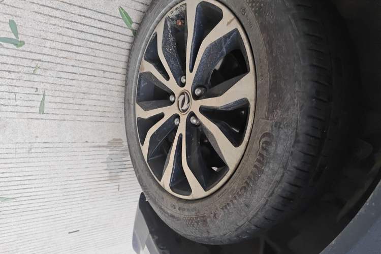 Used FORTHING Joyear X5 2017 1.6L CVT Luxury Model Right Front Wheel Hub