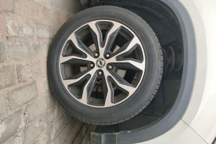 Used FORTHING Joyear X5 2017 Jingxiang Series 1.5T CVT Luxury Model Right Front Wheel Hub