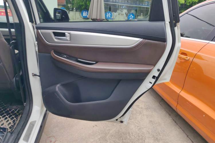 Used FORTHING Joyear X5 2017 Jingxiang Series 1.5T CVT Luxury Model Right Rear Door Interior
