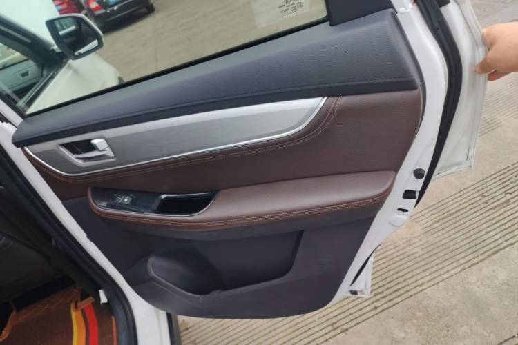 Used FORTHING Joyear X5 2017 Jingxiang Series 1.5T Manual Luxury Model Right Rear Door Interior