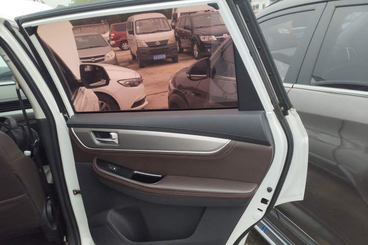 Used FORTHING Joyear X5 2017 Jingxiang Series 1.5T Manual Luxury Model Right Rear Door Interior