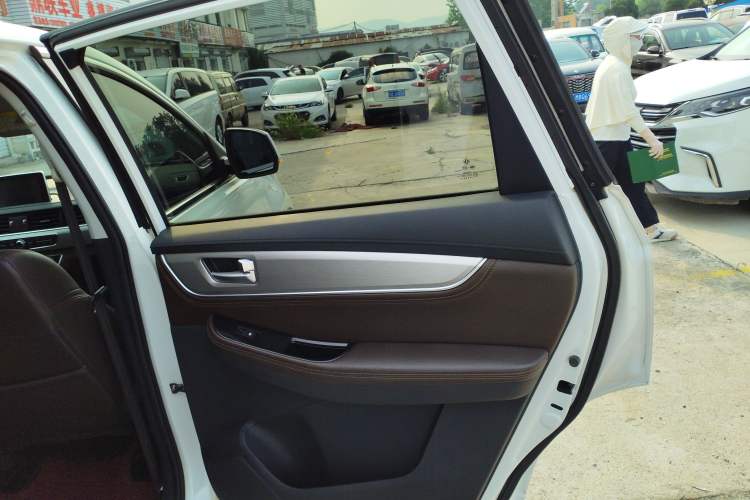 Used FORTHING Joyear X5 2017 Jingxiang Series 1.5T CVT Luxury Model Right Rear Door Interior