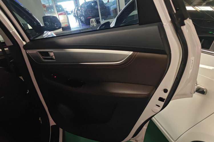 Used FORTHING Joyear X5 2017 Jingxiang Series 1.5T CVT Luxury Model Right Rear Door Interior