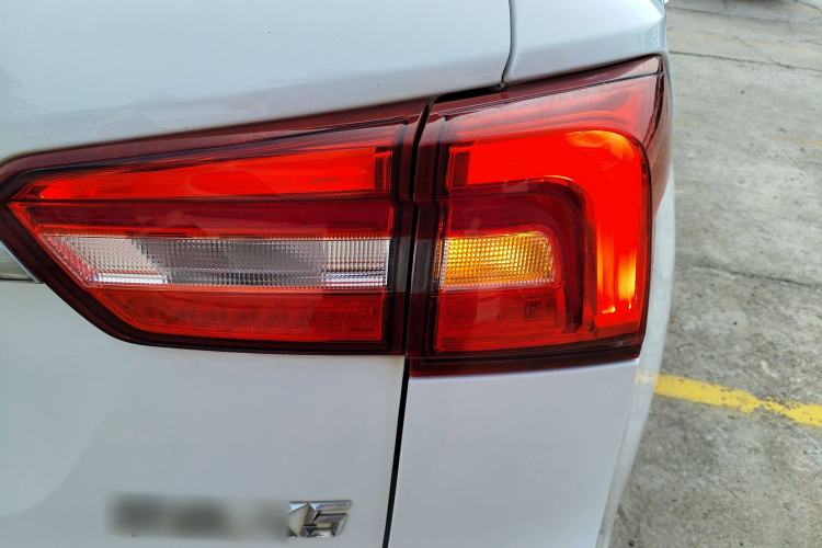 Used FORTHING Joyear X5 2017 Jingxiang Series 1.5T CVT Luxury Model Right Rear Taillight