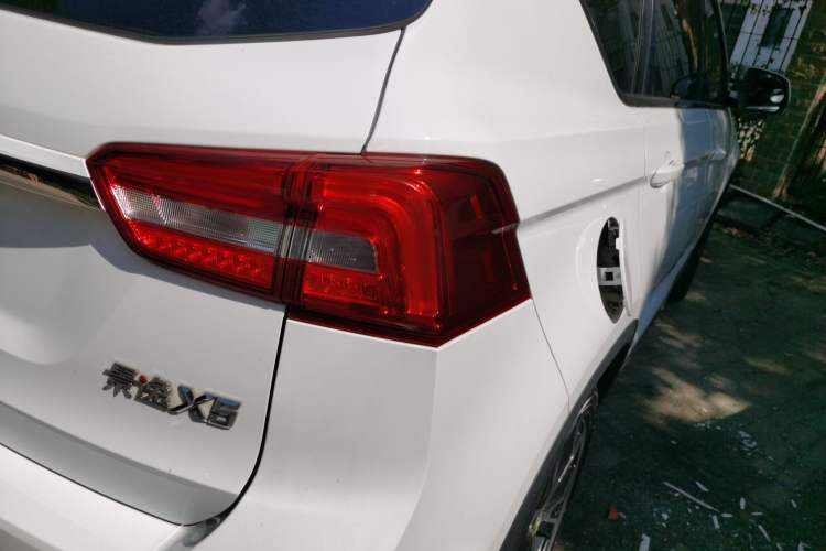 Used FORTHING Joyear X5 2017 Jingxiang Series 1.5T Manual Luxury Model Right Rear Taillight