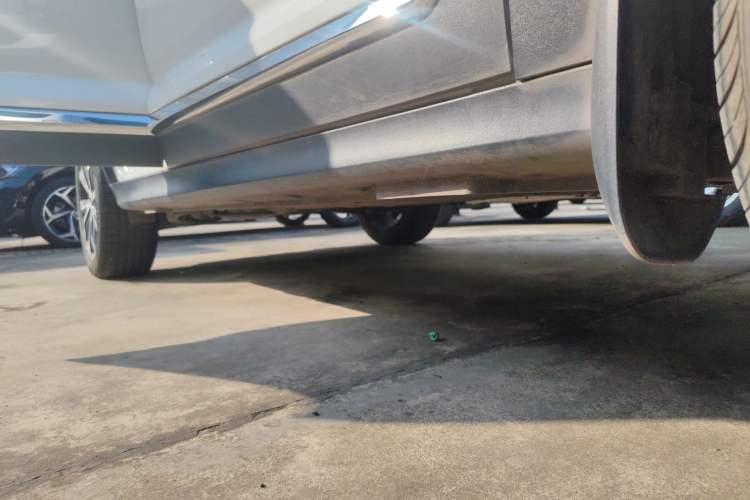 Used FORTHING Joyear X5 2017 Jingxiang Series 1.5T CVT Luxury Model Right Side Sill
