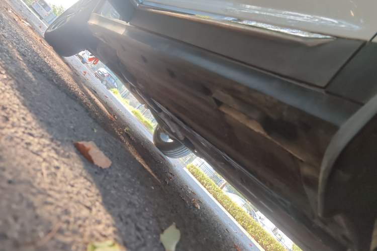 Used FORTHING Joyear X5 2017 Jingxiang Series 1.5T CVT Luxury Model Right Side Sill