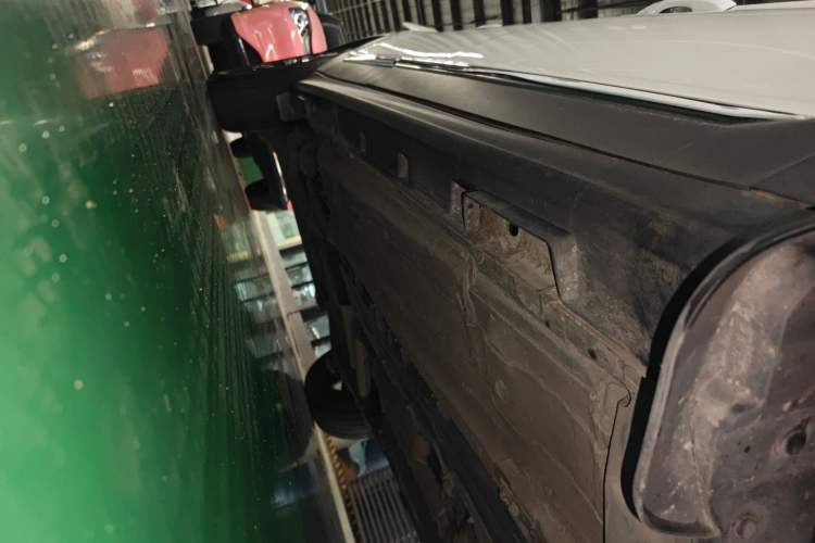 Used FORTHING Joyear X5 2017 Jingxiang Series 1.5T CVT Luxury Model Right Side Sill