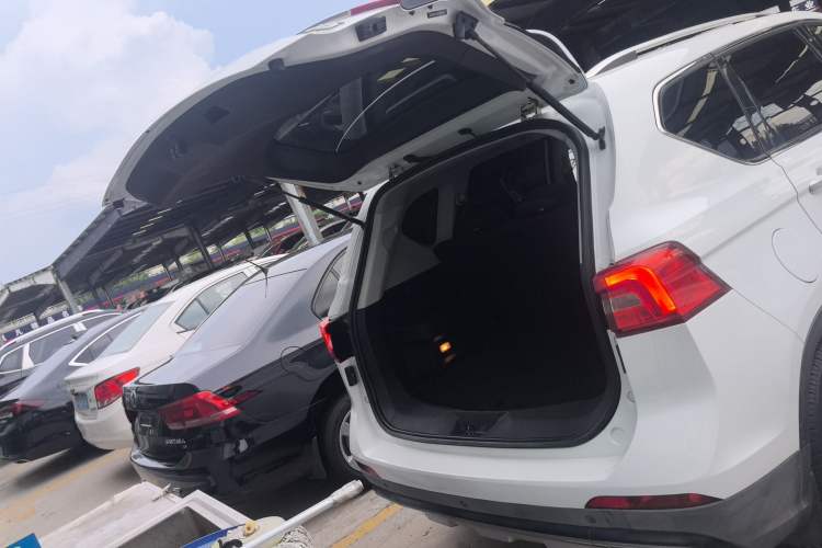 Used FORTHING Joyear X5 2017 Jingxiang Series 1.5T CVT Luxury Model Trunk