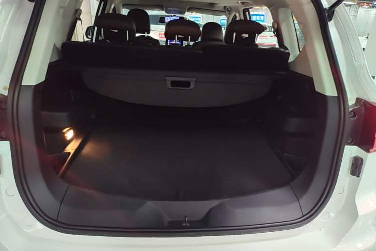 Used FORTHING Joyear X5 2017 1.6L CVT Luxury Model Trunk