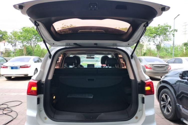 Used FORTHING Joyear X5 2017 Enjoy Series 1.6L CVT Luxury Model Trunk