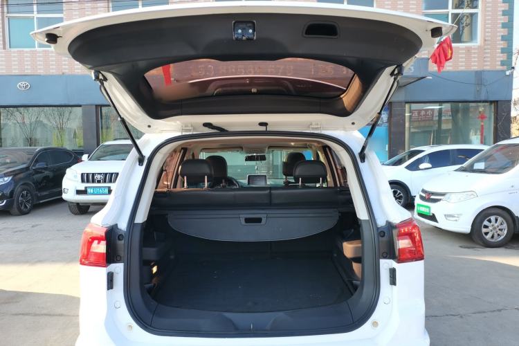 Used FORTHING Joyear X5 2017 Enjoy Series 1.6L CVT Luxury Model Trunk