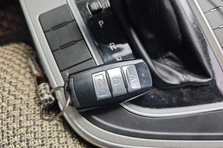 Used FORTHING Joyear X5 2017 1.6L CVT Luxury Model Vehicle Key