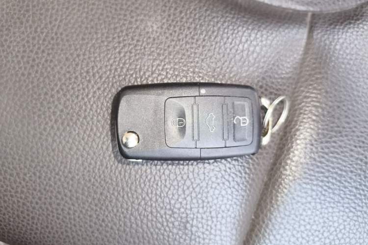 Used FORTHING Joyear X5 2017 1.6L CVT Luxury Model Vehicle Key