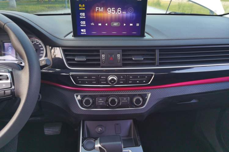 Used FORTHING Joyear X5 2018 Enjoy Series 1.6L CVT Connected Model Audio And AC Panel