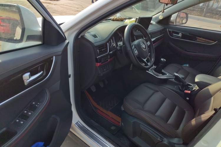Used FORTHING Joyear X5 2018 Enjoy Series 1.6L Manual Enjoy Model Interior 3