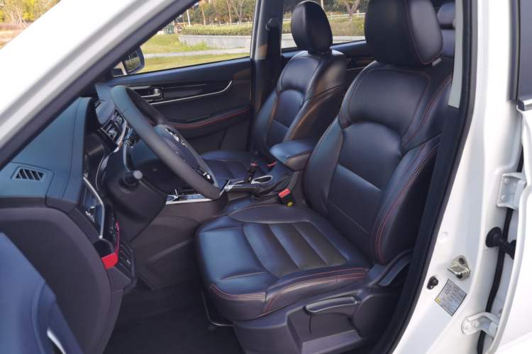 Used FORTHING Joyear X5 2018 Enjoy Series 1.6L CVT Connected Model Left Front Seat