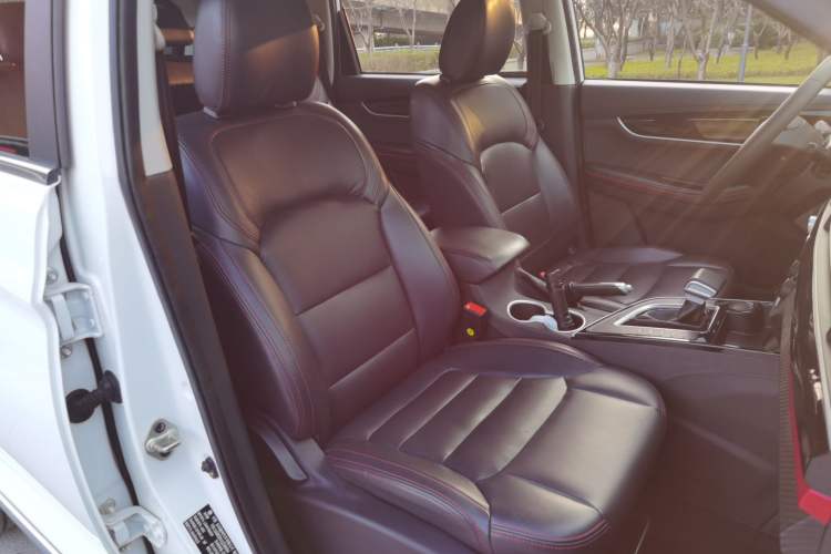 Used FORTHING Joyear X5 2018 Enjoy Series 1.6L CVT Connected Model Right Front Seat