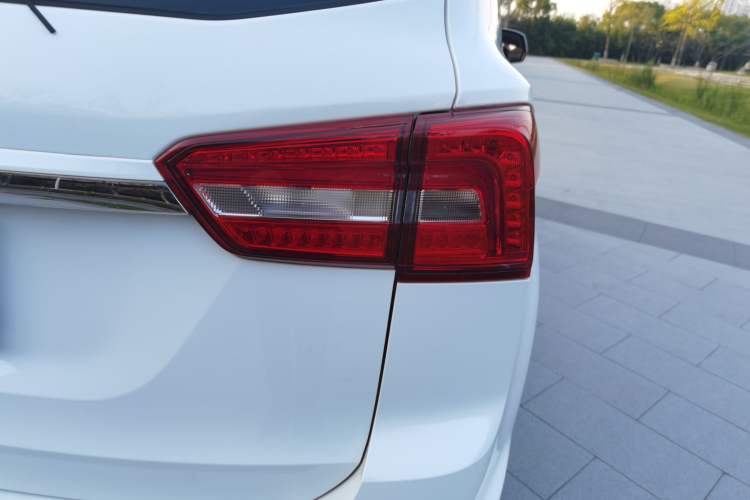 Used FORTHING Joyear X5 2018 Enjoy Series 1.6L CVT Connected Model Right Rear Taillight