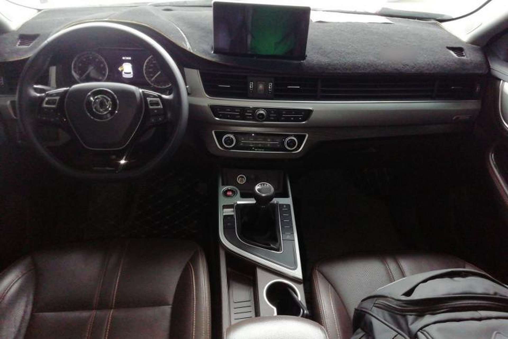 Used FORTHING Joyear X5 2019 X5L 1.5T Manual Luxury Model Center Console