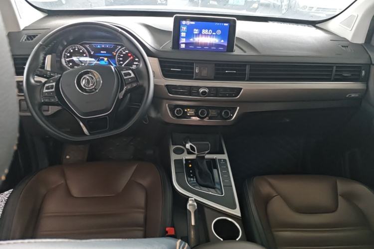 Used FORTHING Joyear X6 2017 Jingxiang Series 1.5T CVT Luxury Model Center Console