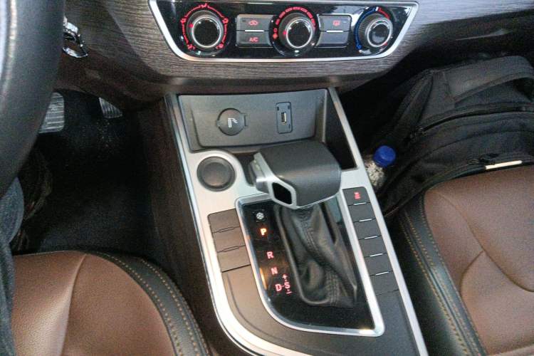 Used FORTHING Joyear X6 2017 Enjoy Series 1.5T CVT Luxury Model Gear Lever