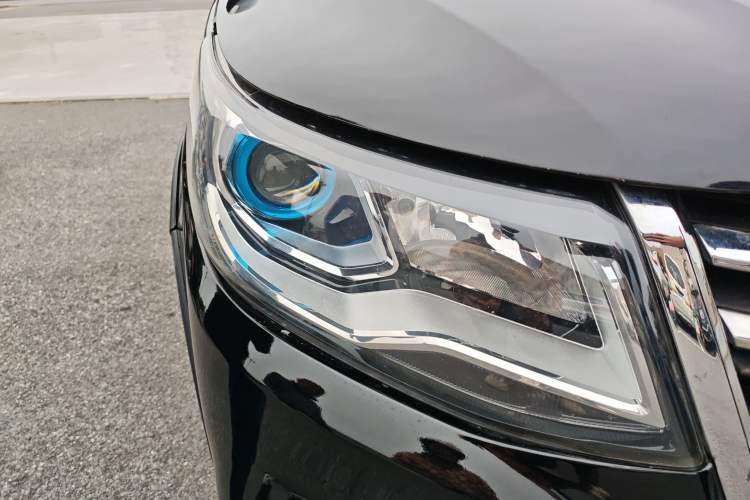 Used FORTHING Joyear X6 2017 Enjoy Series 1.5T CVT Luxury Model Right Front Headlight