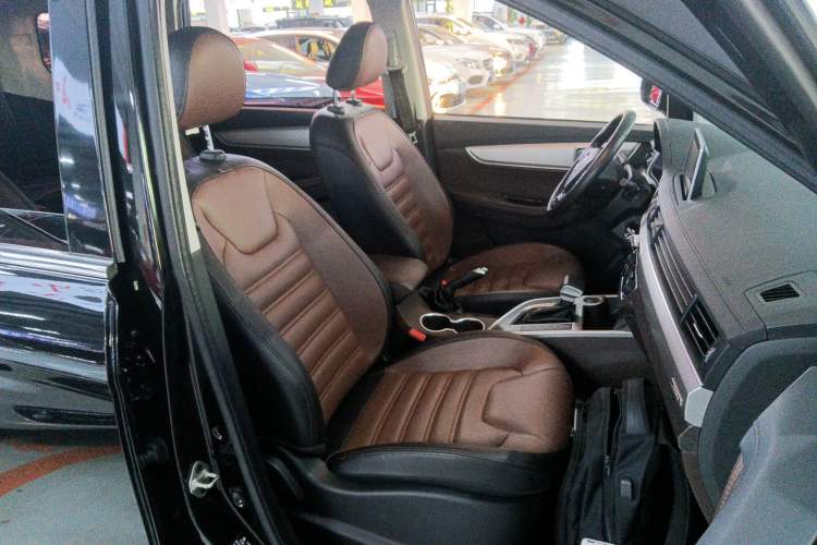 Used FORTHING Joyear X6 2017 Enjoy Series 1.5T CVT Luxury Model Right Front Seat