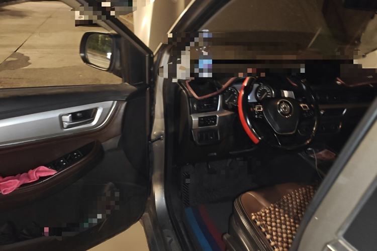 Used FORTHING Joyear X6 2017 Jingxiang Series 1.5T Manual Luxury Model Interior 3