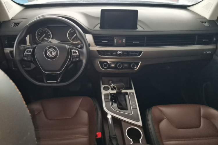Used FORTHING Joyear X6 2017 Jingxiang Series 1.5T CVT Luxury Model Center Console