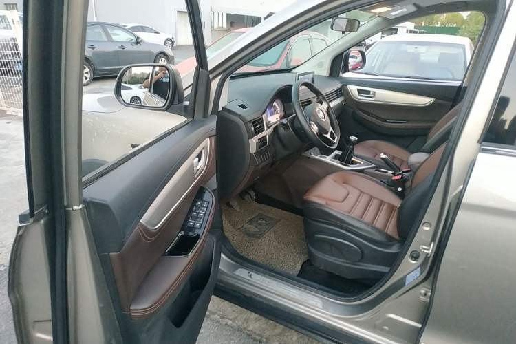 Used FORTHING Joyear X6 2017 Enjoy Series 1.5T Manual Luxury Model Driver Seat