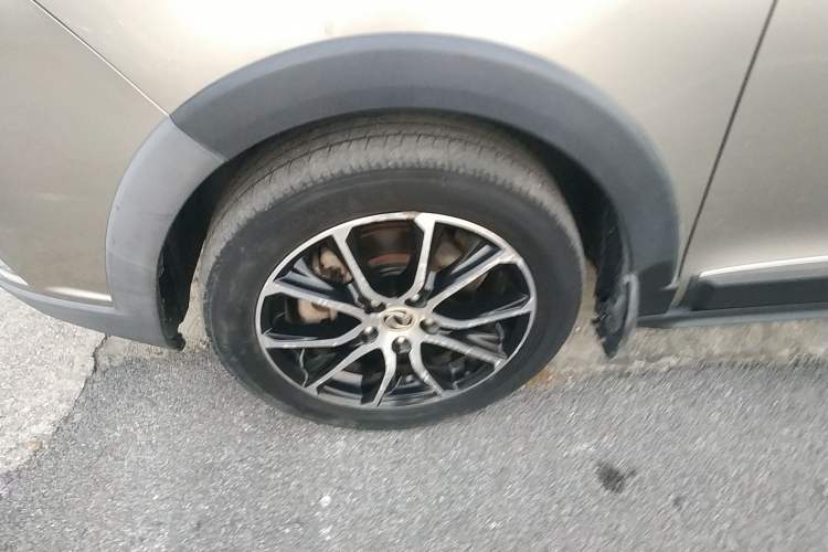 Used FORTHING Joyear X6 2017 Enjoy Series 1.5T Manual Luxury Model Left Front Wheel Hub
