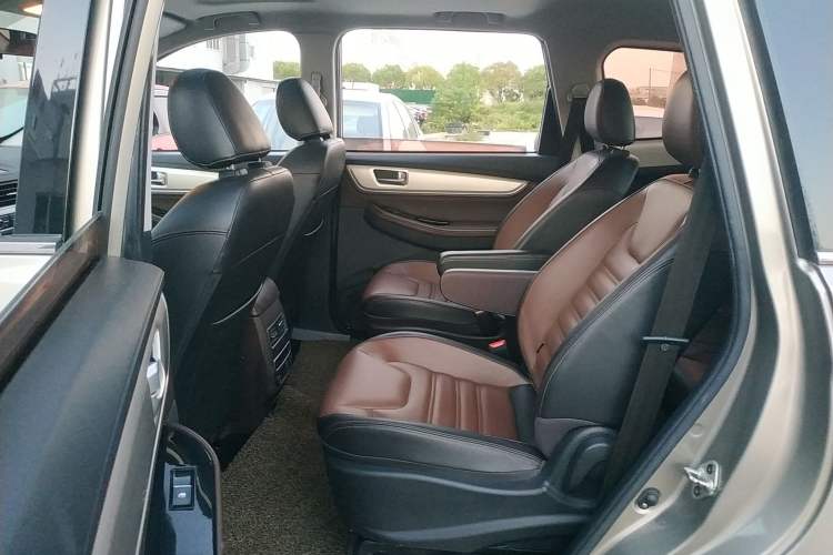 Used FORTHING Joyear X6 2017 Enjoy Series 1.5T Manual Luxury Model Left Rear Seat