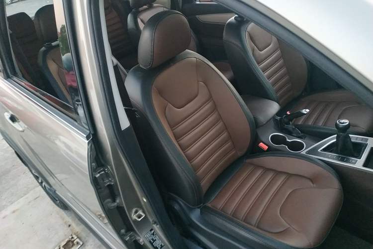 Used FORTHING Joyear X6 2017 Enjoy Series 1.5T Manual Luxury Model Right Front Seat