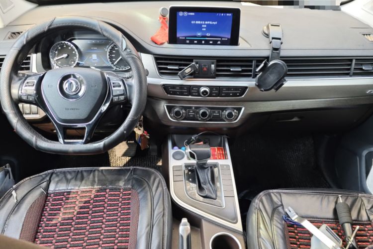 Used FORTHING Joyear X6 2017 Jingxiang Series 1.5T CVT Luxury Model Center Console