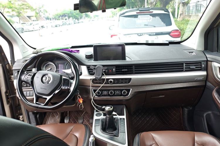 Used FORTHING Joyear X6 2017 Enjoy Series 1.5T Manual Luxury Model Center Console
