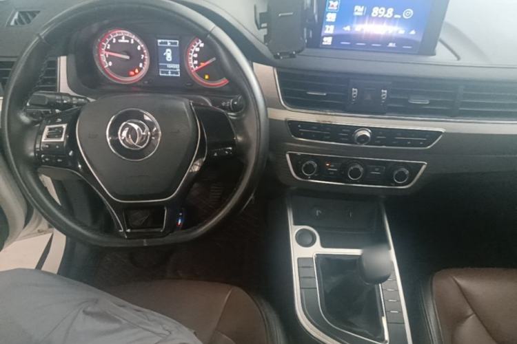 Used FORTHING Joyear X6 2017 Enjoy Series 1.5T Manual Luxury Model Center Console