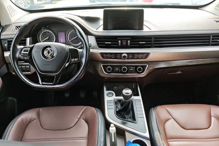 Used FORTHING Joyear X6 2017 Enjoy Series 1.5T Manual Luxury Model Center Console
