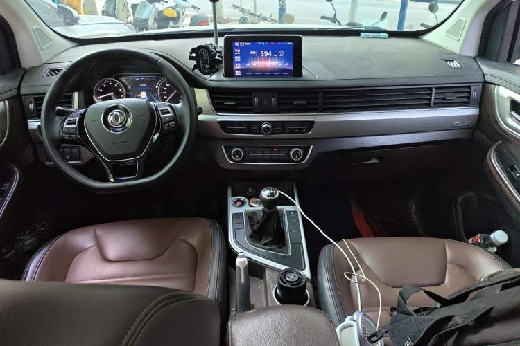 Used FORTHING Joyear X6 2017 Jingxiang Series 1.5T Manual Luxury Model Center Console
