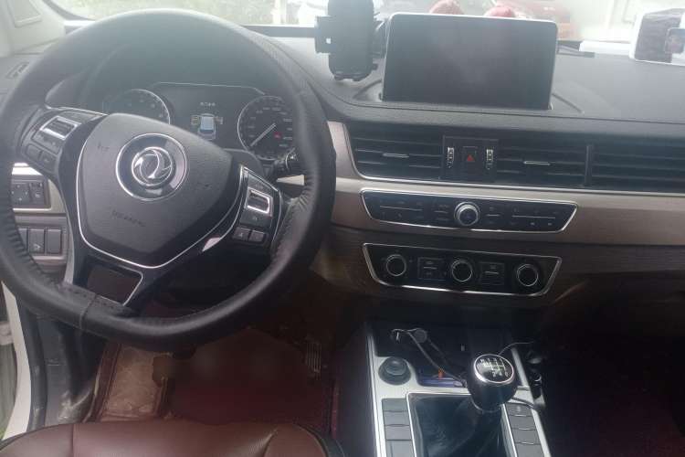 Used FORTHING Joyear X6 2017 Jingxiang Series 1.5T Manual Luxury Model Center Console