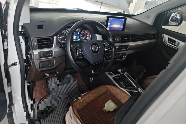 Used FORTHING Joyear X6 2017 Jingxiang Series 1.5T CVT Luxury Model Center Console